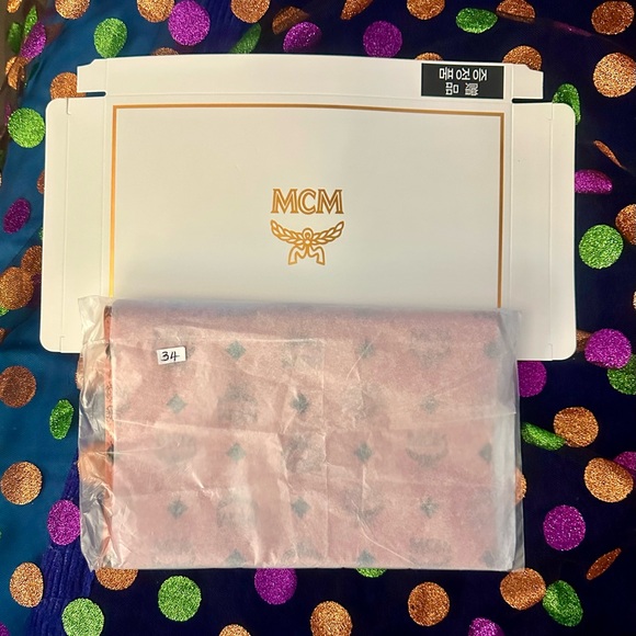 MCM  Envelope Clutch in Cognac Novelty GWP - Picture 4 of 9